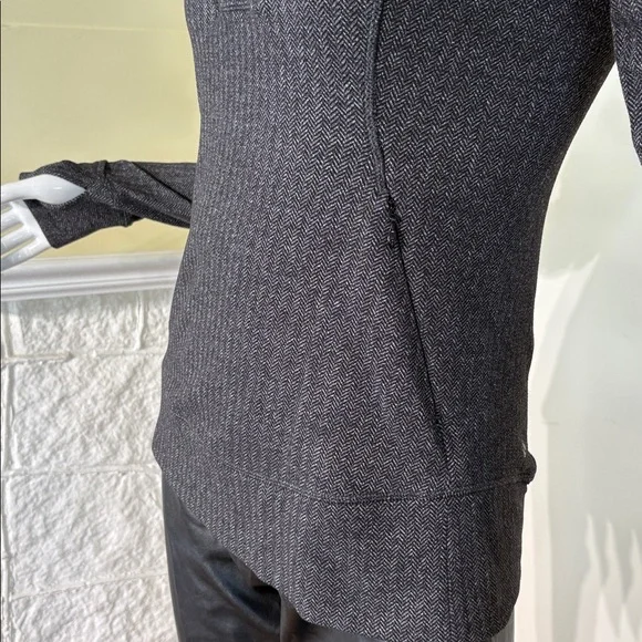 Lululemon Think Fast Pullover - Picture 9 of 16